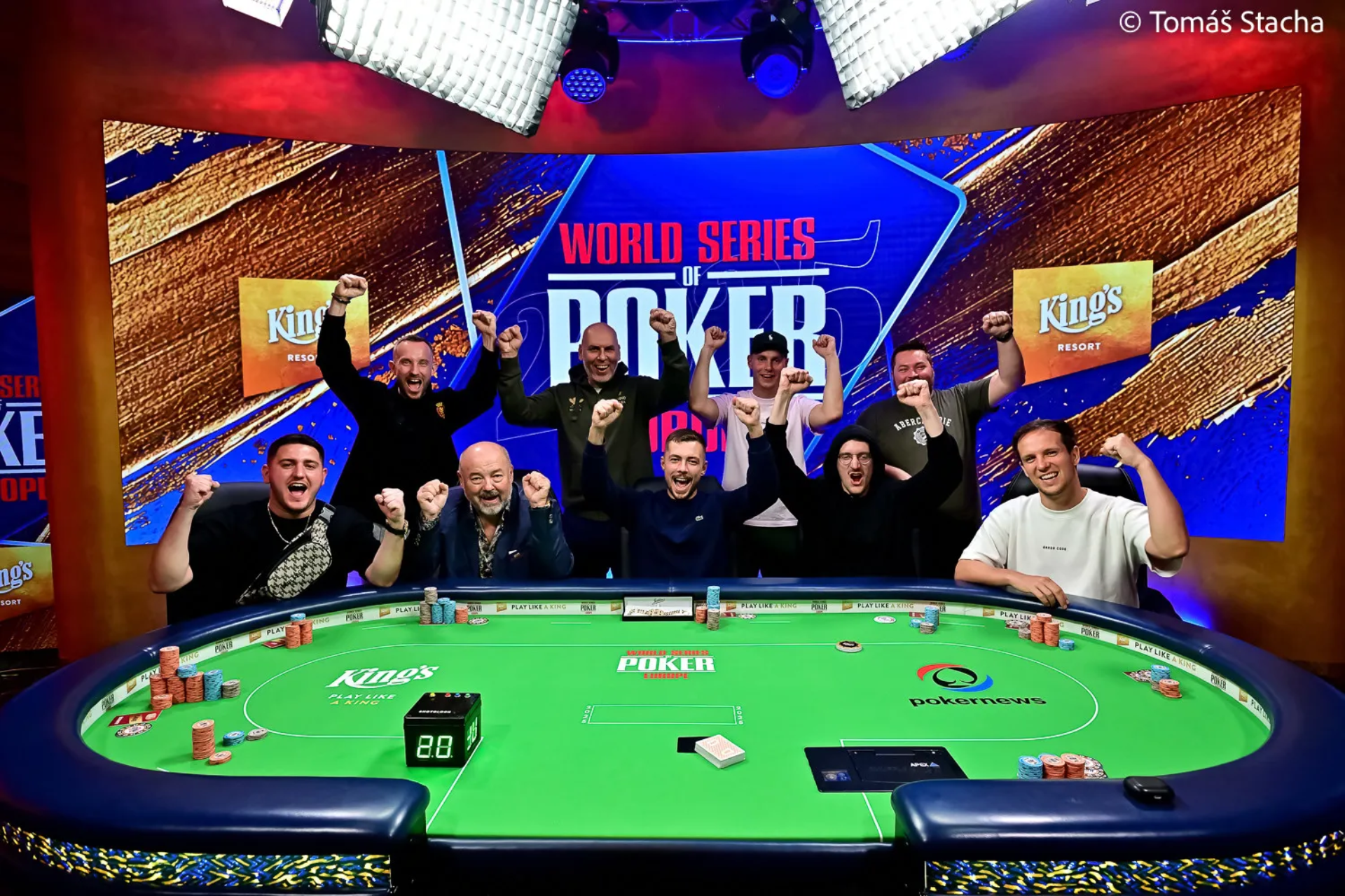 Mesa final do Evento #1 (€ 1.200 NLH Bounty Hunter Opener)