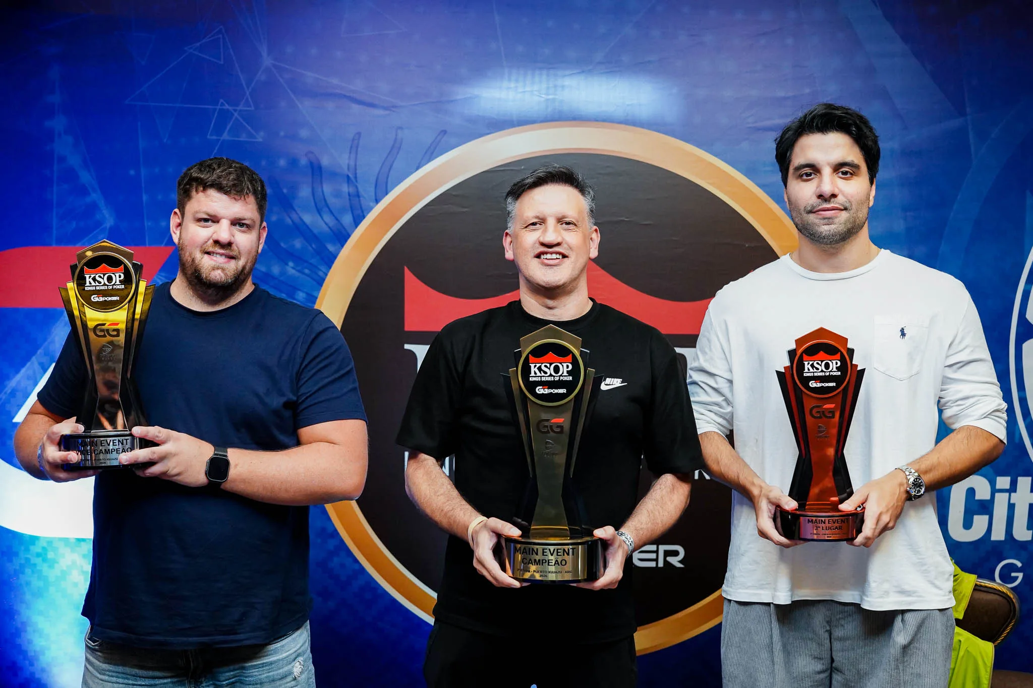 Pódio do Main Event do KSOP GGPoker Puerto Iguazú